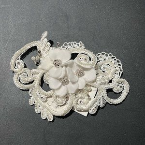 Crispy White hair Clip